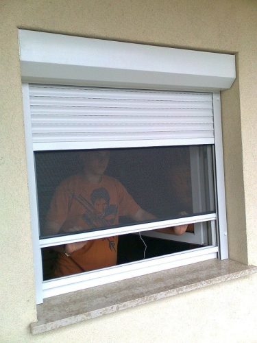 Új típusú szúnyoghálóval kombinált műanyag redőny, alumínium tokkal, alumínium lefutóval